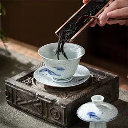 140ml Jade Schlammgrün Glaze Sancai Gaiwan handgefertigt verheißungsvolle Wolken Relief Blau -Weiß -Landschaft Tureen Kung Fu Tea Tea Asware