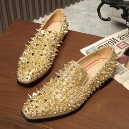 Casual Shoes Gold Rhinestones Spiked loafers Män bling nitar glider på låg topp platt lyxig paljett bröllopsfest zapatillas hombre