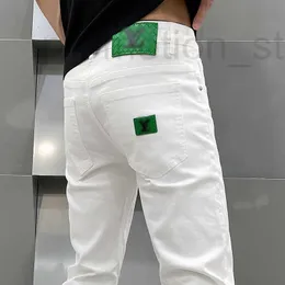 Erkekler Kot Tasarımcısı Yeni Üstü Üstü Beyaz İnce Fit Elastik Küçük Düz Bacak Kot Pahası ve Yaz için, Erkekler Trendi Günlük Çok Çözümlü Avrupa Uzun Pantolon 8Y52
