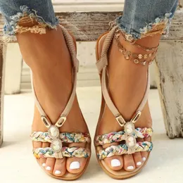 Sandalet Kadın Yaz 2024 Kadın Ayakkabı Yumuşak Sole Kama Boho Fashion Beach Flip Flops için