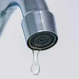 20PC蛇口エアレーターベイスンタップ21mmプラスチック交換ノズルフィルターは、水しぶきのバスルームを節約する水を節約するのを防ぐ