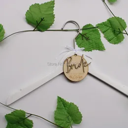 Appuntamento per matrimoni in legno personalizzati: aggiungi il tuo nome e la tua data.Adatto per regali da damigella - ganci personalizzati per la sposa e la sposa