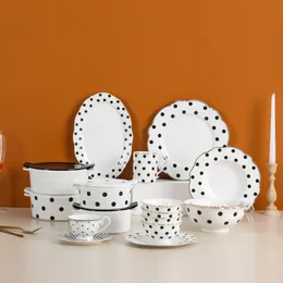 Piatti e piatti Ngaichi Set di vasche per bordo dorato Piatto a pois con zuppa di vassoio piatto piatto piatto a forma di fiori ceramica vassoio 1pc