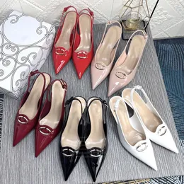 Sandały luksusowe kobiety wysokie obcasy senior designerka mody butów liter ślub obiad dla kobiet sandały 66