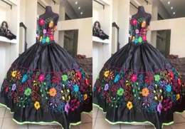 Сексуальная черная красочная цветочная вышивка Charro Quinceanera платья 2022 Sweetheart Satin Lace Back Mexicano vestido de 15 XV SWEE1105261