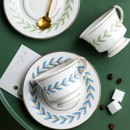 Keramik Tee Tasse und Untertasse Set Gold Rim Tea Kaffeetasse Set Porzellan Teetasse Saucer niedliche Blatt -Design Latte Tassen Getränkware Getränkware