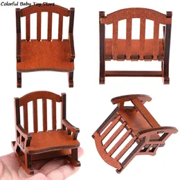1pc Cadeira de balanço de madeira assento de artesanato de madeira balancista ao ar livre mobiliário de mobília de jardim de brinquedos em miniatura
