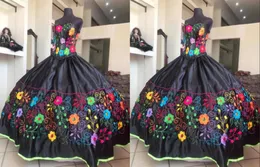 Sexig svart färgglad blommabroderi charro quinceanera klänningar 2022 älskling satin spets upp mexicano vestido de 15 xv swee9577264