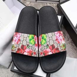 2024 Designers Slippers Pool Pillow Mules Women Sandals Sunset Flat Comfort Mules Padded Front Strap Fashionable Slides