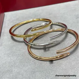 Designer de pulseira de unhas para mulher pulseira de pulseira designer de unhas Designer de alta qualidade jóias bangle de ouro para mulher pulseira de dama de honra Manutela