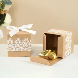 20pcs Lace Bow Candy Box Flor Kraft Paper Churcia Baby Dragee Baptismo Aniversário Caixa de presente Caixa de presente Mini Caixa de bolo única