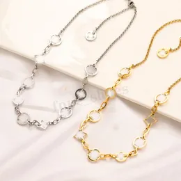 Vier Blattklee Halskette Halskette Neuer Edelstahl Anhänger Klassische Luxus -Jubiläumsgeburtstagsfeier Daily Wear Geometrisch 18K Gold Letter Design Design