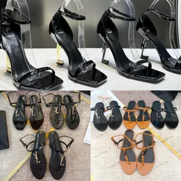 2024 Cassandra Sandals Thong Sandal Opyum Gold High Heels Y5L Flats Slippers Slippers 10cm 8cm مصمم أحذية النساء الأسود الذهبي الذهبي.