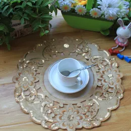 Tavolo da paillettes oro in oro in pizzo calmo abbracci abbracci per matrimoni tazza tazza tazza tazza di tè liptro cucine per la cucina.