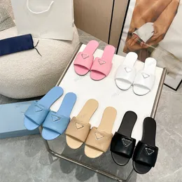 Klassiska designer tofflor lägenheter för kvinnor triangel markera 100% läder toffel sommar dam mjuk vadderade thong sandaler flip flops utomhus strandpool glider plus storlek