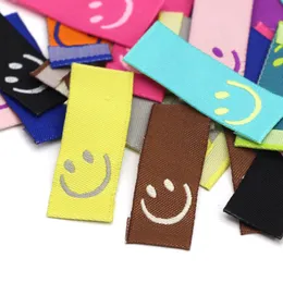 50pcs Smile Hand fez etiquetas etiquetas para roupas etiquetas artesanais Tags para crianças Captrines Casaco Diy Carfts Acessórios de costura 15*39mm