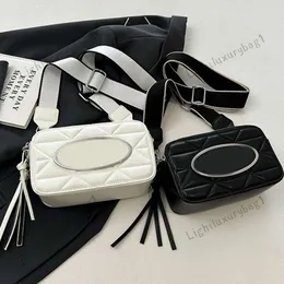 Moda di kamera çanta tasarımcısı mektup siyah küçük kare çanta kadın omuz crossbody çanta lüks elmas deri tote klasik kadın alışveriş çantası akşam çantası 240410