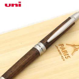 1pcs One Piece Japan Uni Pure Malt Malt Mechanical Pencil 0,5 mm Oak Wood Natural o scuro Colori marrone M5-1025