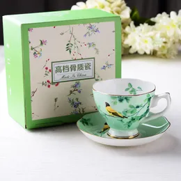 Kreatywny kości China Flower Tea Cup and Blucer Zestaw ceramiczny kubek kawy British Black Tea Cup Chinese Wedding Tea Zestaw herbaciany