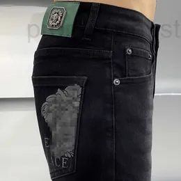 Мужские джинсы дизайнер Medusa Cotton Bullet Corean Edition маленькие ноги Slim Fit Black Print Jubq