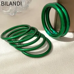 Moderner Schmuck hochwertige weiche Kunststoffrohr Inneres Glitzer Armband Armband für Frauen Vintage -Stil grünes Armband Armreifen 240407