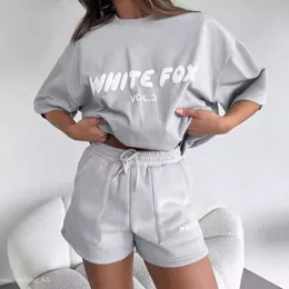 White Foxx Tam camiseta feminina Ter um novo traje de grife feminino Moda esportiva Duas peças Conjunto de moletom de moletom de jogging casual Off WhiteShoes Shirt Whitefox Capuz 382