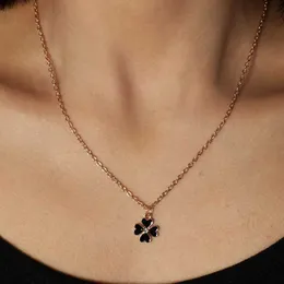 ペンダントネックレスシンプルなスタイルブラックカラーエナメルクローバーネックレス女性用のペンダント女の子femme bijoux colarバレンタインデートリンコツ240410