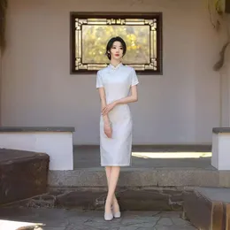 White há muito tempo aprimorado Cheongsam 2024 Novo estilo de primavera de pista nacional feminina de mulheres jovens