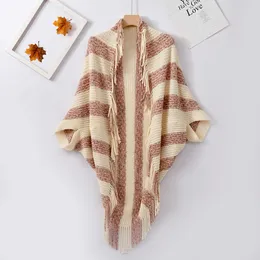 2022 Autumn Inverno Inverno nova cor correspondência de capa Irregular Tassel Design Chenille Yarn Coat Shawl Shawl feminino Ponchos Capes P2