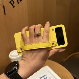 Luxury Korean Yellow Wrist Strap Bracket Holder Simple Case for Samsung Galaxy Zflip4 5G Z Flip3 Flip4 Zflip5 Cover with Stand