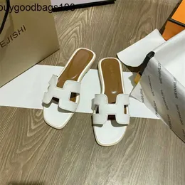 Damenschuhen Orans Sandals Sommerleder für Mode -Oberbekleidung 2024 Neue koreanische Version beliebtes Flachboden Touristen Beach Resort