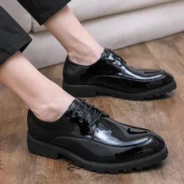 Casual Shoes Men's Dress Oxfords italiensk läder Zapatos Hombre Black Men passar Party Formal Sapatos Social Masculino