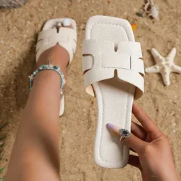Sandalet artı boyut 43 yaz yeni terlik kadınları düz lüks açık plaj flip floplar kadın sandaletler trendi marka tasarımı slaytlar ayakkabı2403