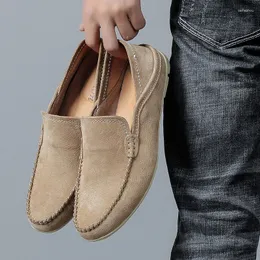 Casual skor vintage stil man mockasins bekväma manliga loafers glider på formella platta män mångsidig fritid som driver handgjorda lata