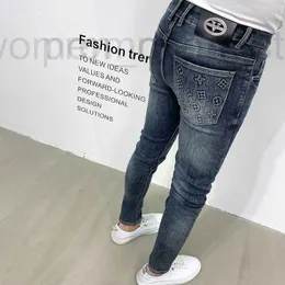 Мужские джинсовые дизайнерские джинсы модные джинсы модный осень Новая универсальная промытая голубая корейская версия Slim Fit Small Foot 2023 O9VD NYMK