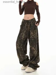 Pantaloni da donna Capris Leopard Print Womens Workwear Pants con un senso di design americano Street Hip-hop Street Dance Wide Leg Pantaloni casual C240411