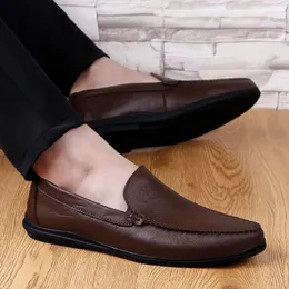 Lässige Schuhe Einfache Herrenmodetlaafer bequeme Männer vielseitige Fahren Moccasin Freizeit Walk Schuhe Outdoor Mann männlich
