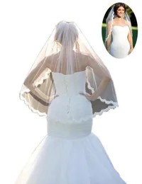 2022 Romantic Country Fingertop Length Wedding Veils For Bride White Ivory Lace Edge with Comb Bridal Veil boho designer Beach Wed9607377