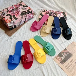 Womens INTERLOCKING CUT-OUT Slippers Mold SLIDE Jelly SANDAL Luxury CUTOUT Designer Fashion Rubber Fats Slider Slip On Casual Beach Shower Pool Mules Shoes Summer