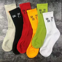 Varumärke FI Multi Color Cott Socks Mens and Womens Matching Classic Letter Breattable Strumpor Blandade fotboll Basket Sports Socks G9R7#
