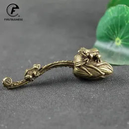 Dekorativa figurer Antik mässing Mother Child Frogs Lotus Zen Small Ornament Pure Copper Animal Miniatures Te Pet Home Decor Accessories