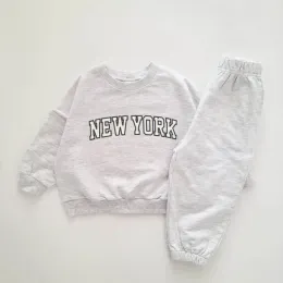 TRUSHERS 2PCS Roupos de menino de menino Conjunto de primavera outono Nova York Impresso de mangas compridas Top+calça