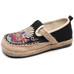 المصممين أحذية أحذية غير رسمية Gai Women Travers White Black Pink Ray Blue Platform Woming Showging Shoes Eur36-40