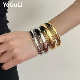 Armreifen moderner Schmuck Europäisches und amerikanisches Design unregelmäßiges Metall Glattes offenes Armband für Frauen -Modezubehör verkaufen