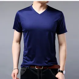 Sommar lyxig golfkläder män V-hals design och silkblandning tyg andas korta ärmar normal skjorta överdimensionerad t-shirt
