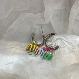 2024 Novos brincos de designer coreano quentes para mulheres Moda M Letters de marca CZ Zircão Brincho de luxo Mãe Brincos Aretes Earings Anéis