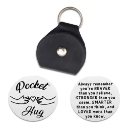 Inspirerande fickkramtoken Keychain -relation Keepsaken Double Sided Pocket Hug Token med PU Leather Keychain