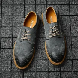 Sıradan Ayakkabılar 2024 Klasik Brogue Young Style Yüksek Kaliteli Handmadecasual Deri Erkek Oxford Erkekler Ayakkabı Plus Boyut38-46