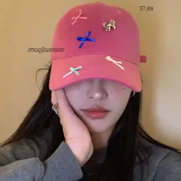 Designer Hat Xiyin Spring/Summer Dopamine Söt och söt Bow Baseball Internet Red Duck Tongue Women's Academy Wind Hat Fashionabla