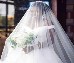 Véus de noiva e véus brancos elegantes arestas de renda tule véu igreja no casamento no novo acessório de noivo